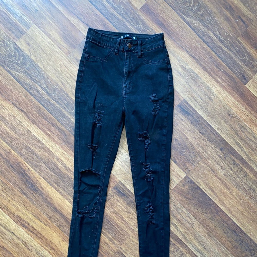 Fashion nova distressed jeans!